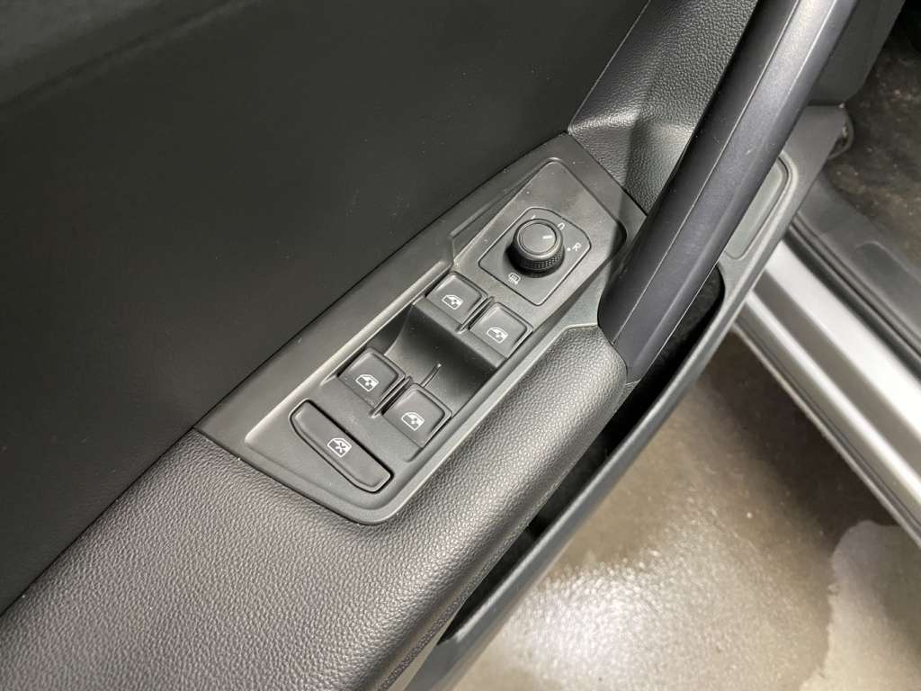 2021 Volkswagen Tiguan - Image 29