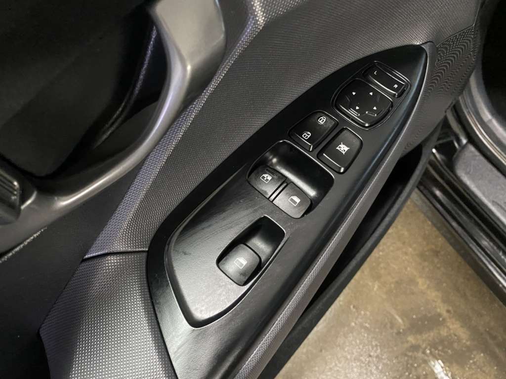 2020 Hyundai VELOSTER - Image 30