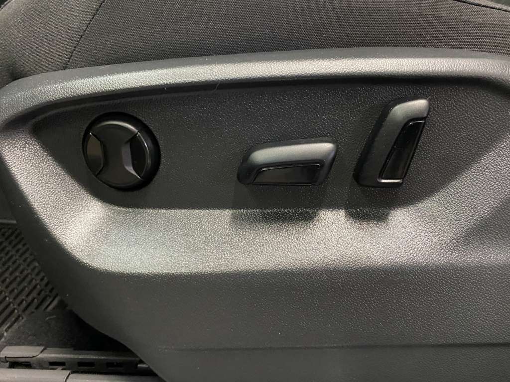 2021 Volkswagen Tiguan - Image 16