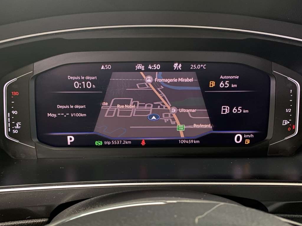 2021 Volkswagen Tiguan - Image 24