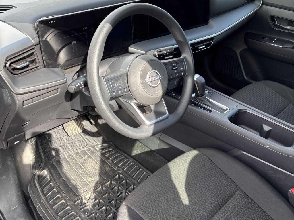 2025 Nissan Kicks - Image 7