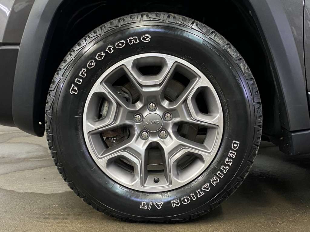 2021 Jeep Cherokee - Image 11