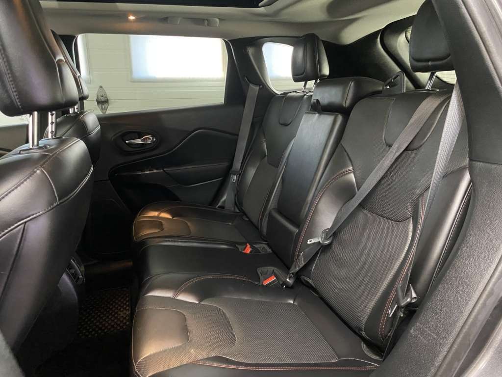 2021 Jeep Cherokee - Image 19