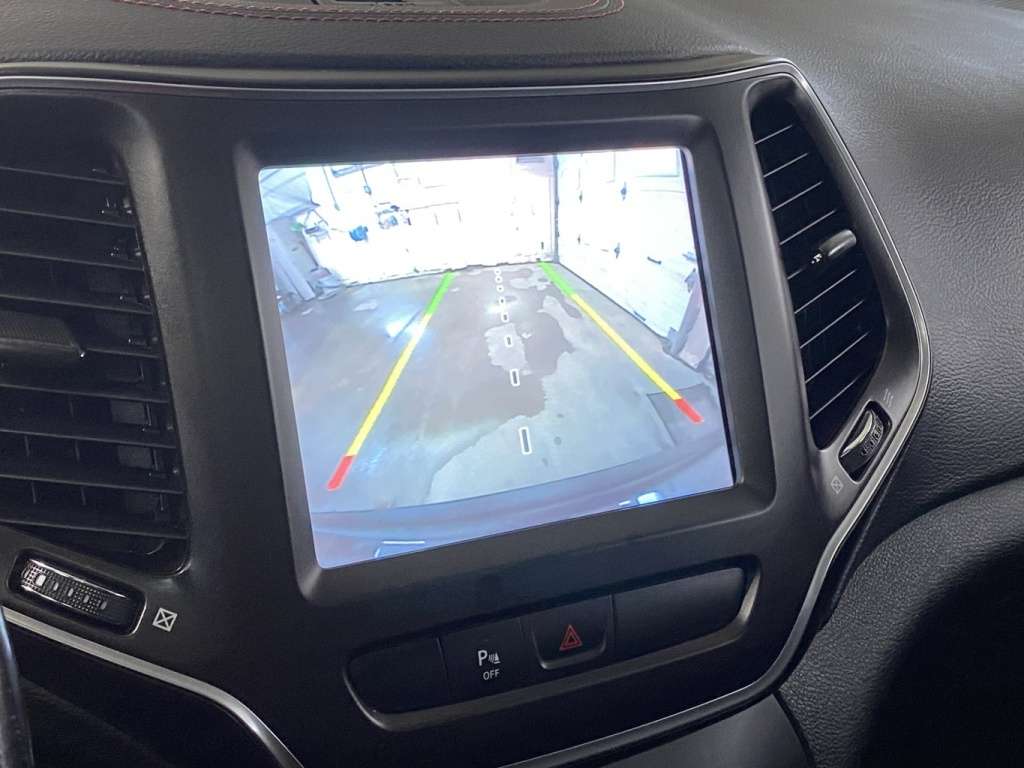 2021 Jeep Cherokee - Image 24