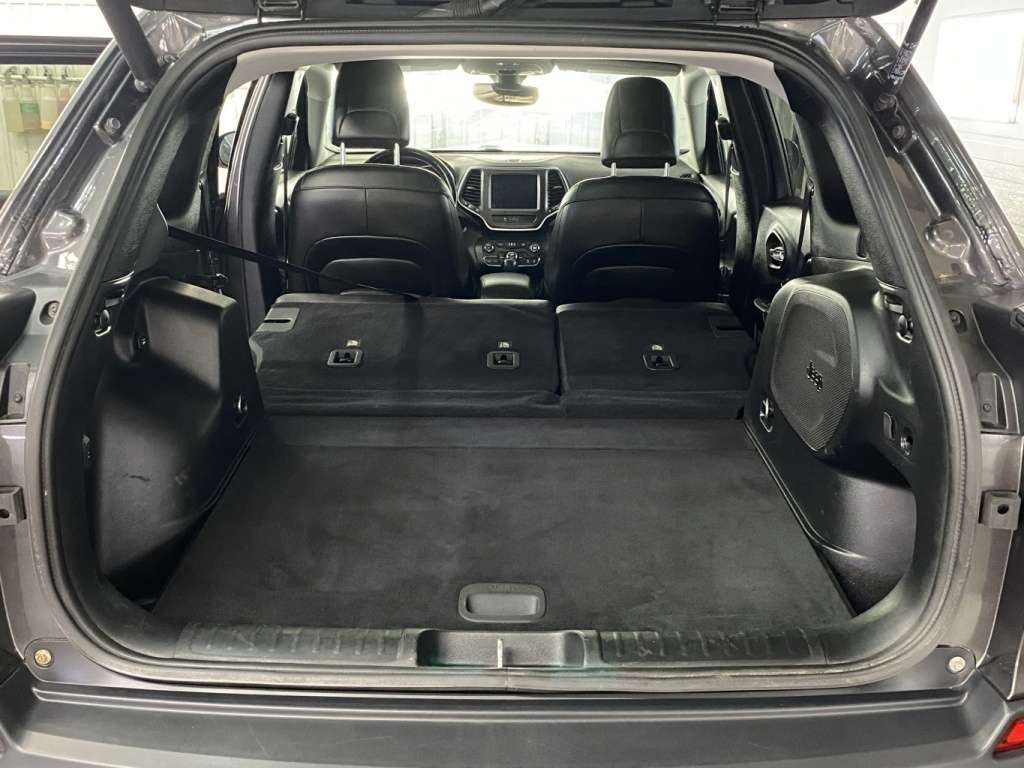 2021 Jeep Cherokee - Image 30