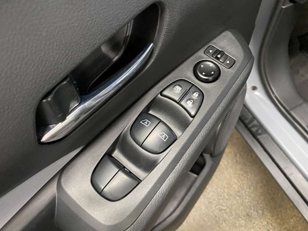 2022 Nissan Kicks - Image 28