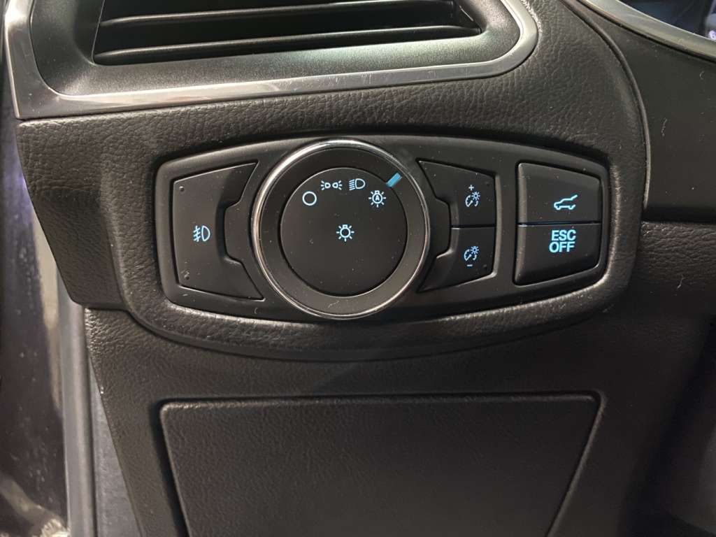 2021 Ford Edge - Image 30