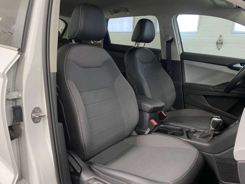 2022 Volkswagen Taos - Image 16