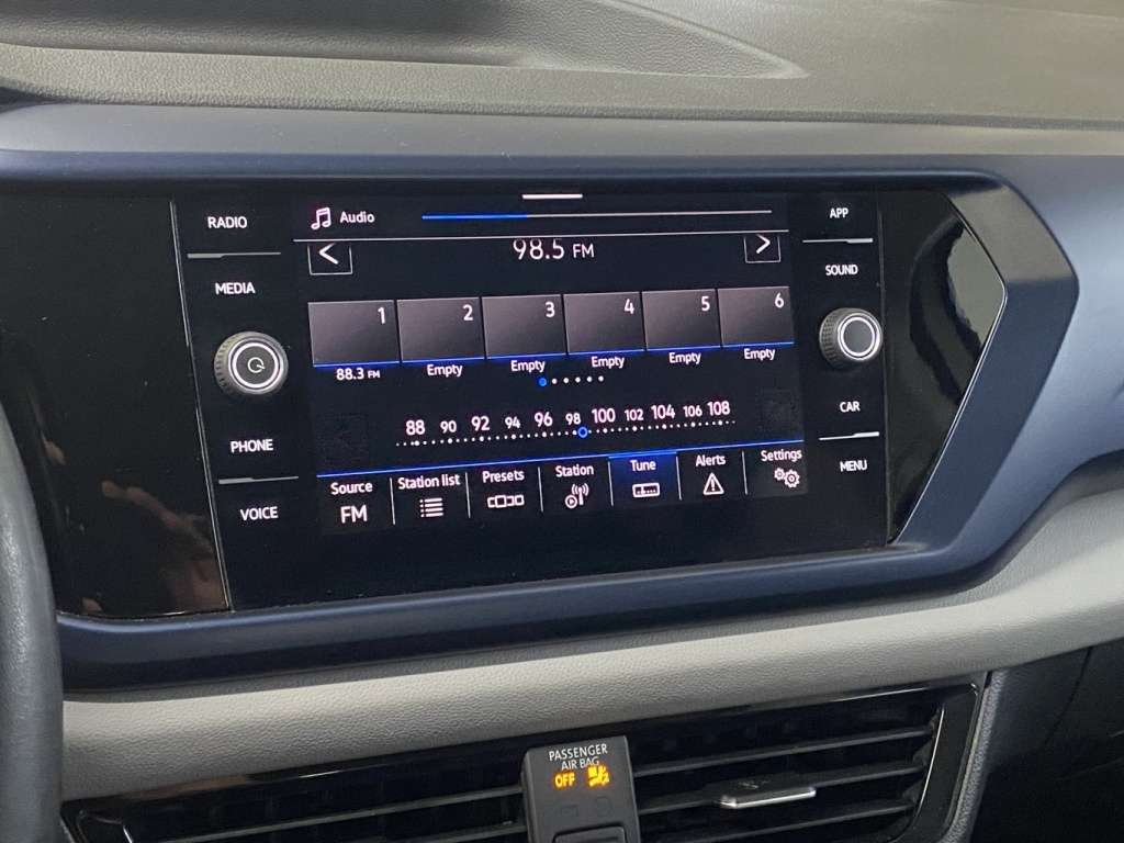 2022 Volkswagen Taos - Image 24