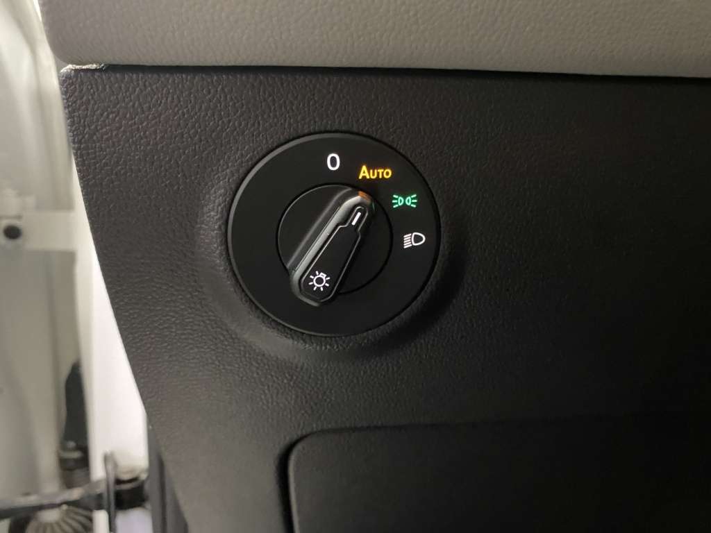 2022 Volkswagen Taos - Image 27