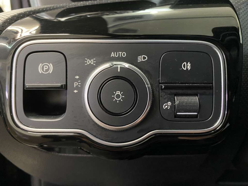 2021 Mercedes-Benz CLA - Image 28