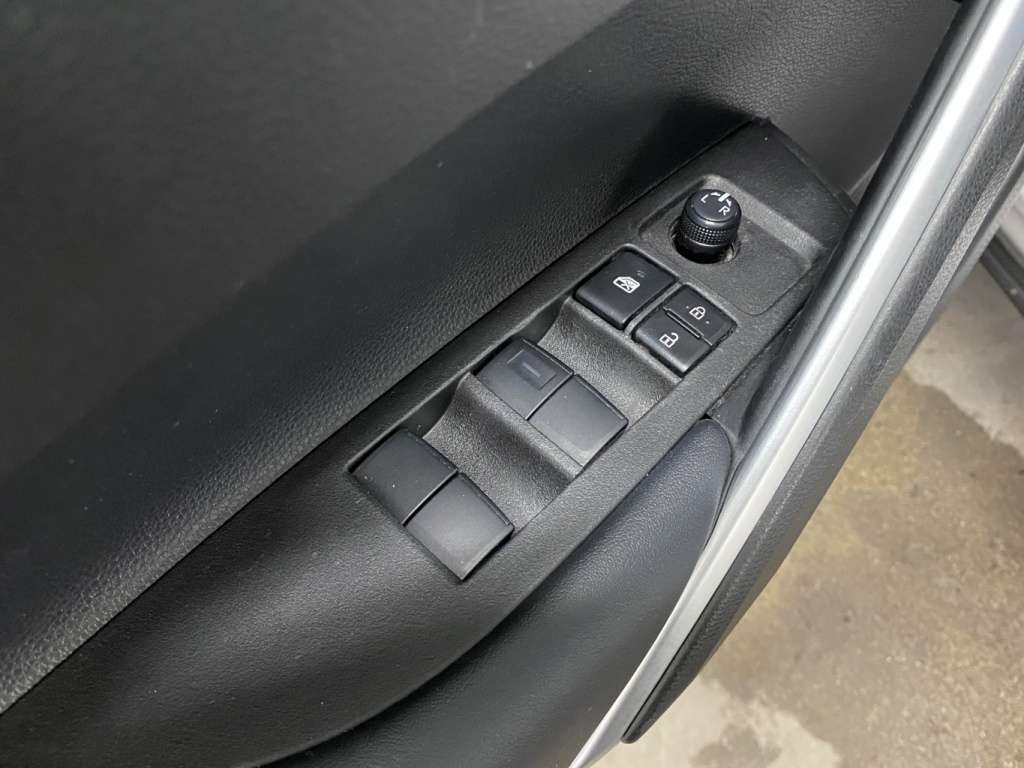 2022 Toyota Corolla Cross - Image 28