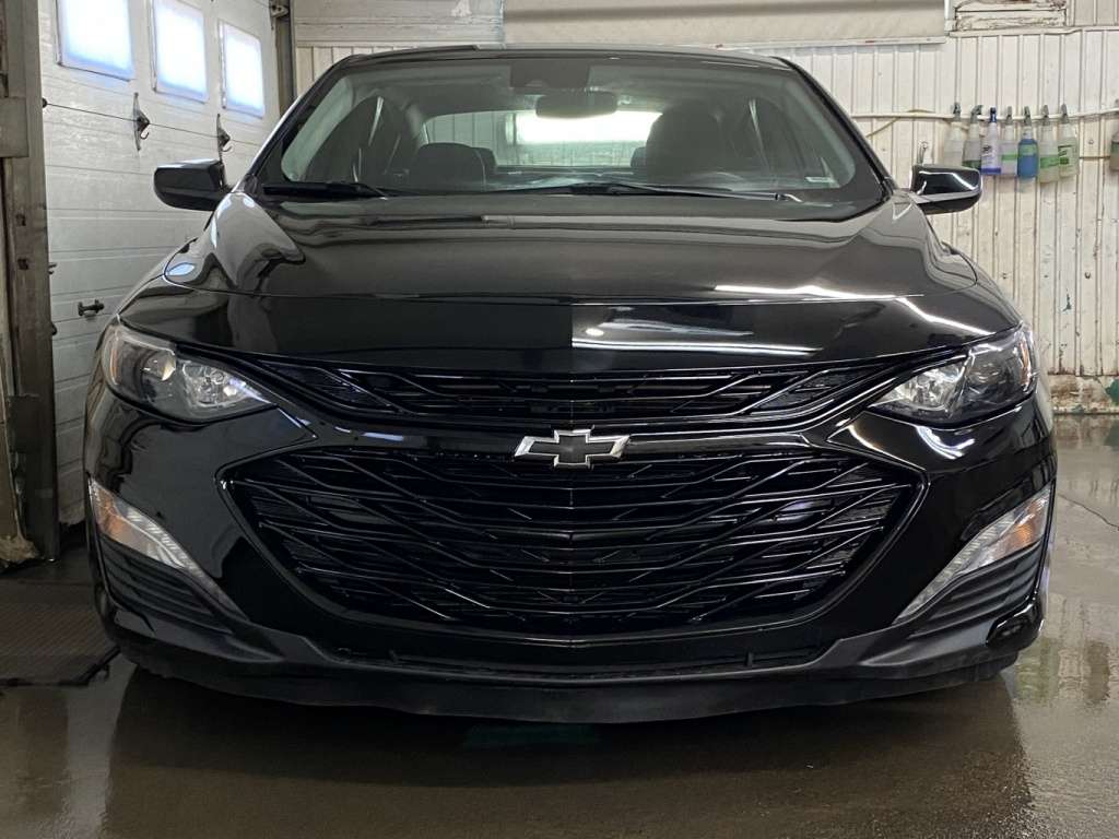 2023 Chevrolet Malibu - Image 3