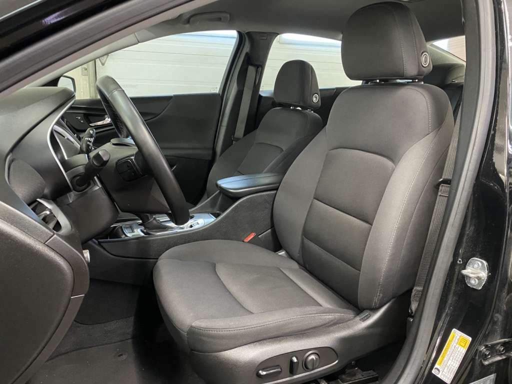 2023 Chevrolet Malibu - Image 14