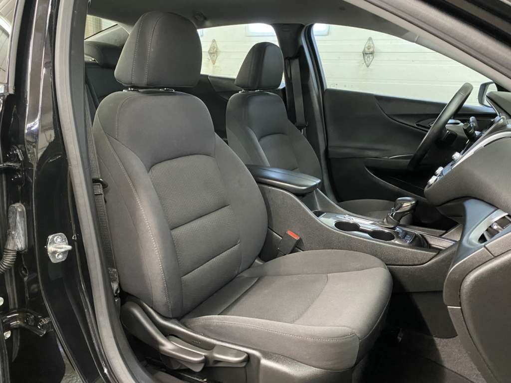 2023 Chevrolet Malibu - Image 17