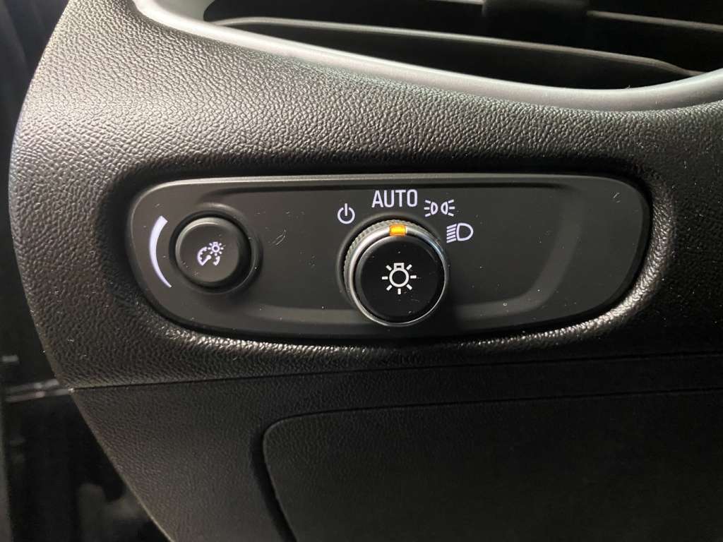 2023 Chevrolet Malibu - Image 28