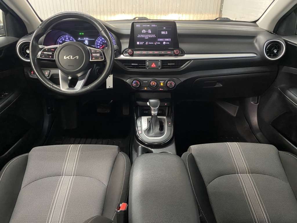 2023 Kia Forte - Image 18