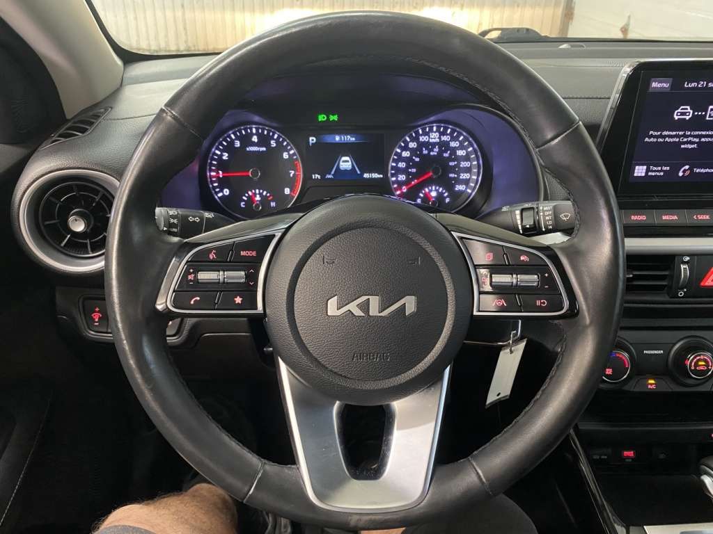 2023 Kia Forte - Image 21