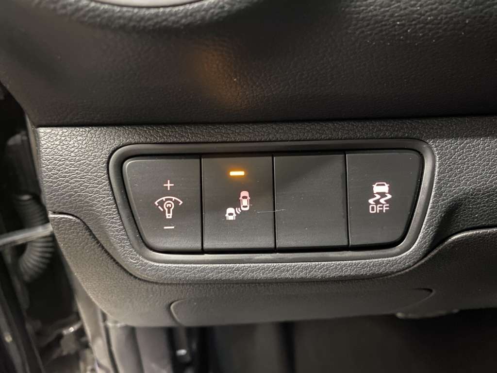 2023 Kia Forte - Image 27