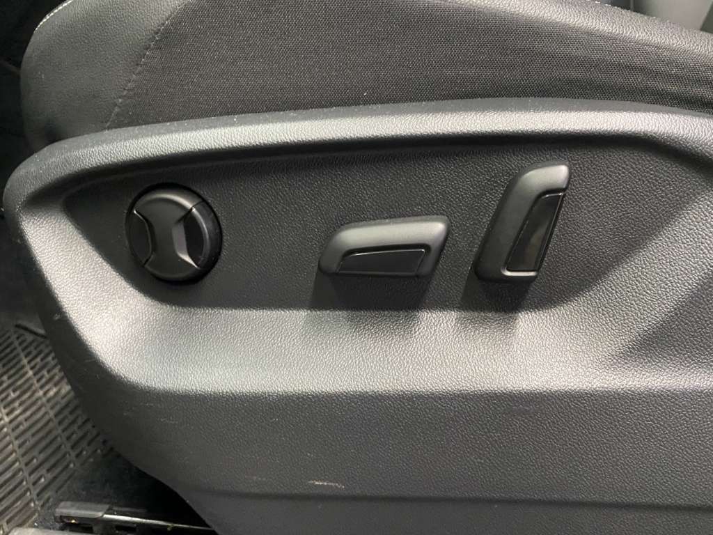 2021 Volkswagen Tiguan - Image 16