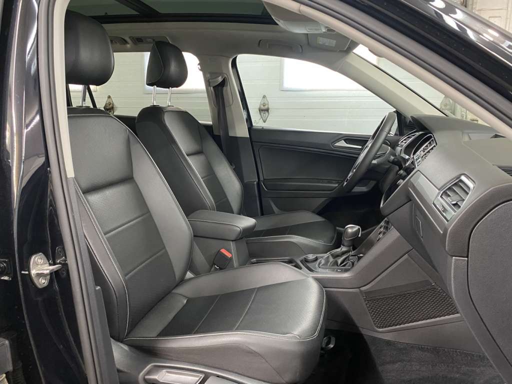 2021 Volkswagen Tiguan - Image 18