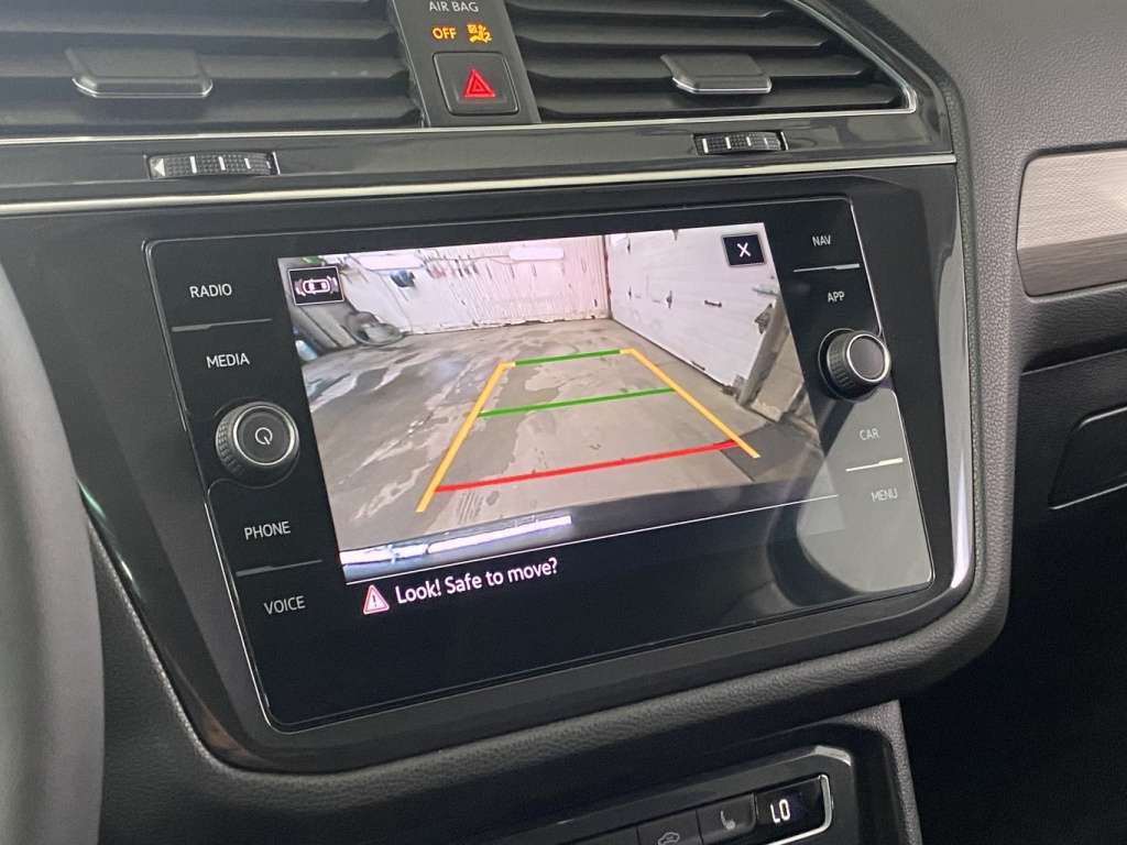 2021 Volkswagen Tiguan - Image 26