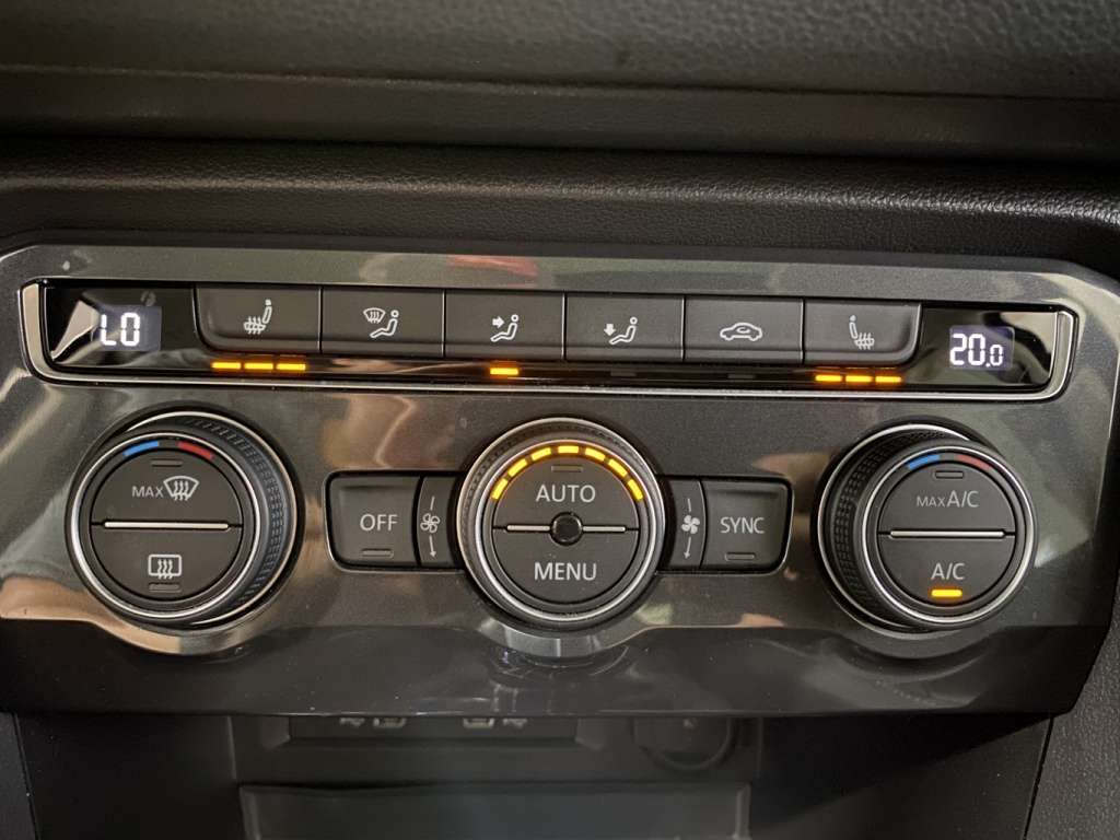 2021 Volkswagen Tiguan - Image 28