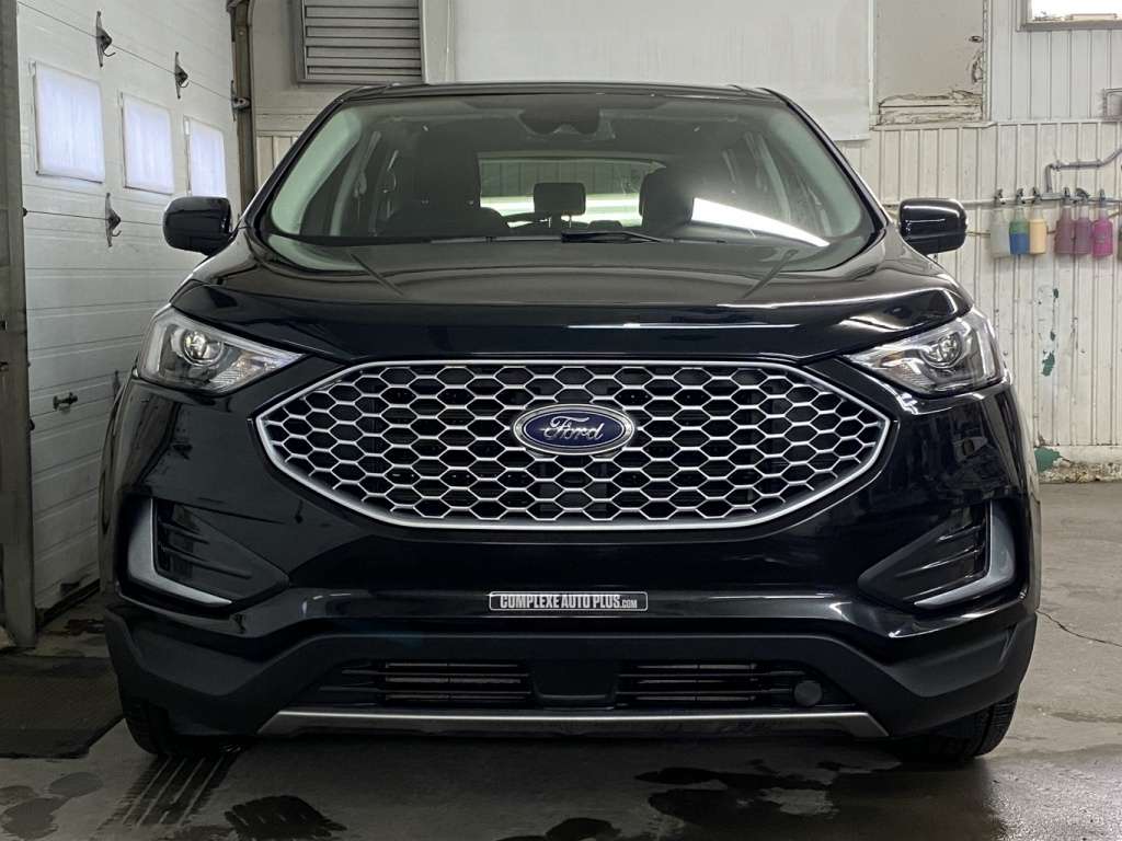 2023 Ford Edge - Image 3