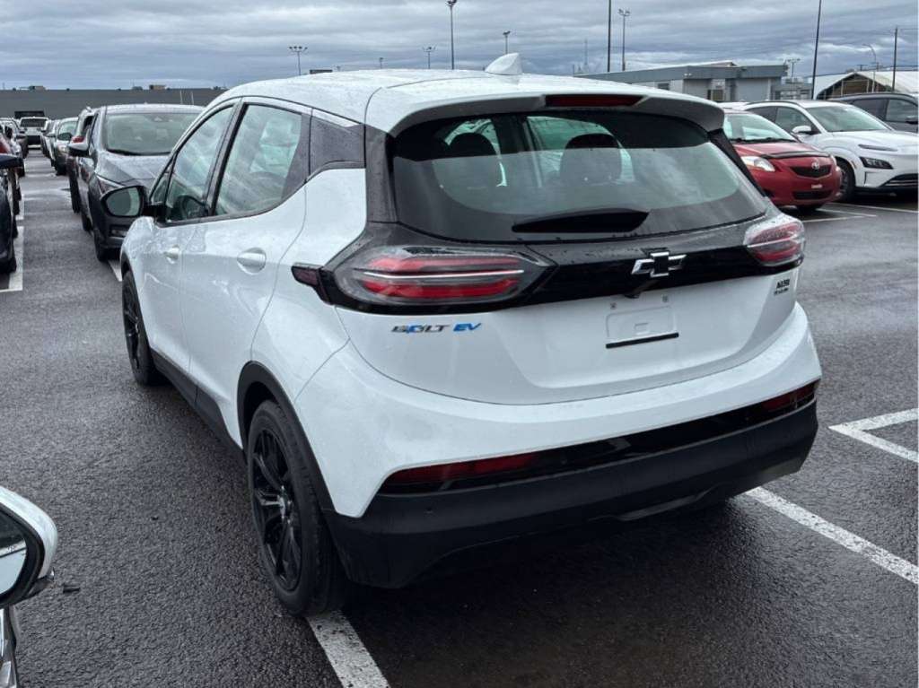 2022 Chevrolet Bolt - Image 4