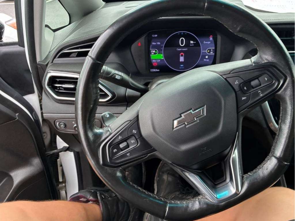2022 Chevrolet Bolt - Image 8