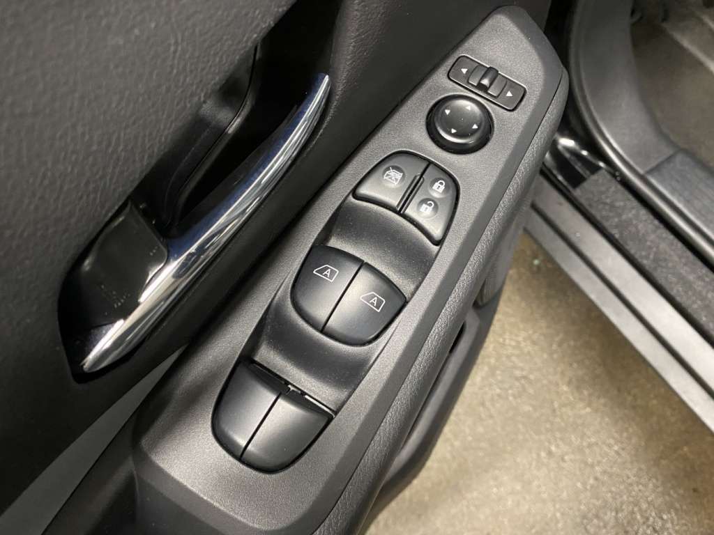 2024 Nissan Kicks - Image 28