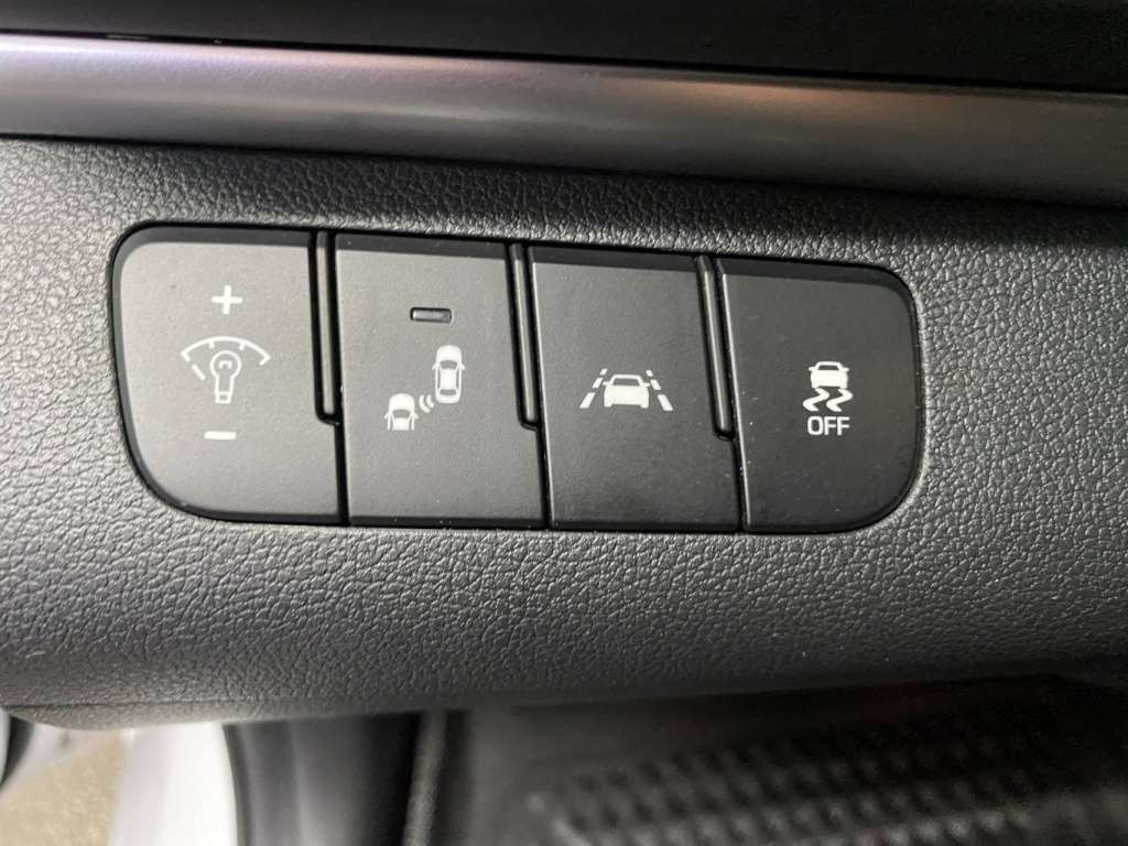 2020 Hyundai ELANTRA - Image 26