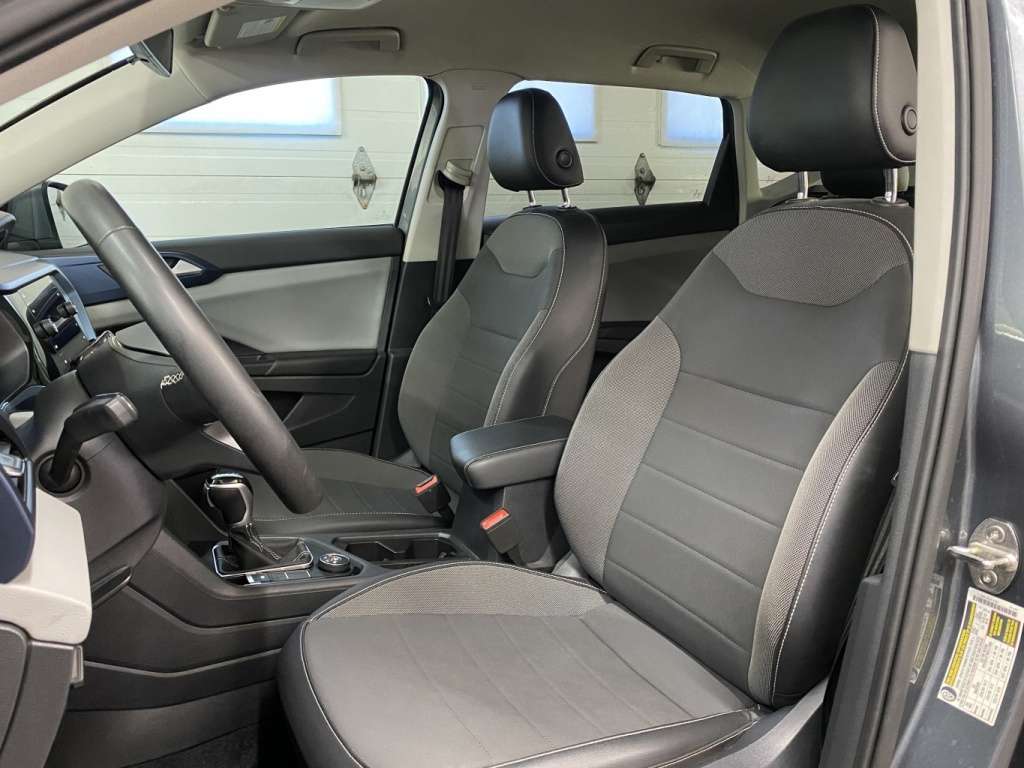 2022 Volkswagen Taos - Image 14