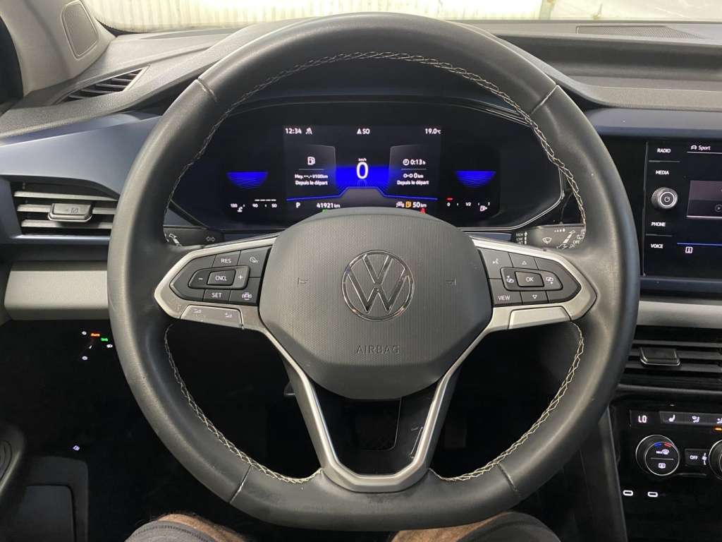 2022 Volkswagen Taos - Image 22