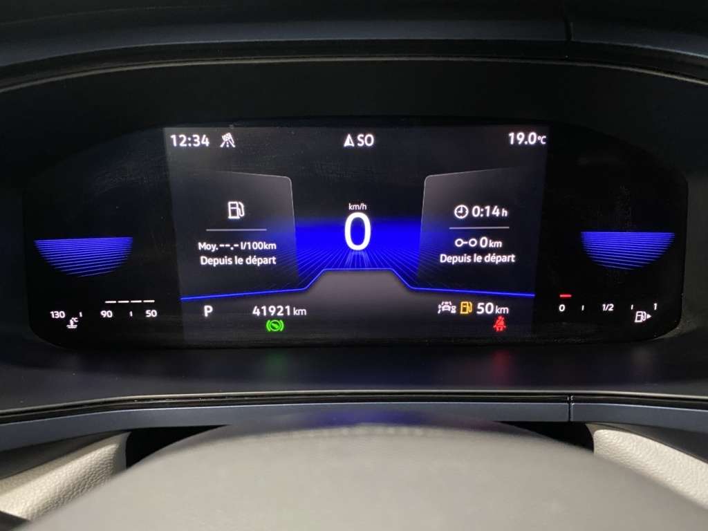 2022 Volkswagen Taos - Image 23