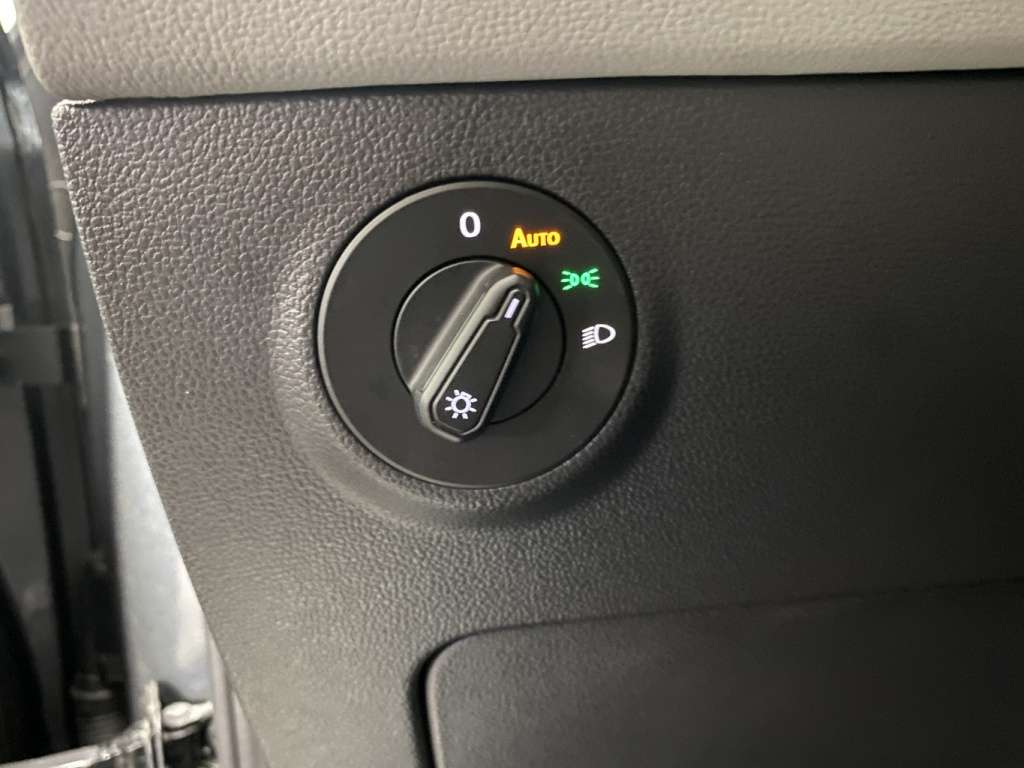 2022 Volkswagen Taos - Image 28