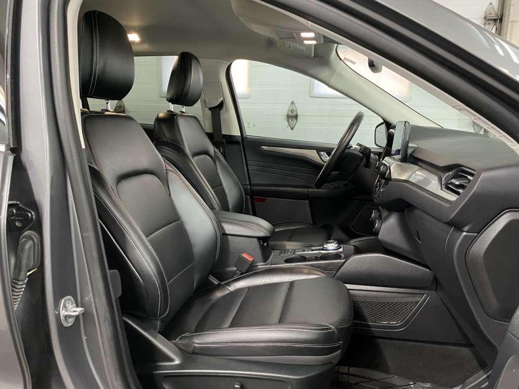 2022 Ford Escape - Image 16
