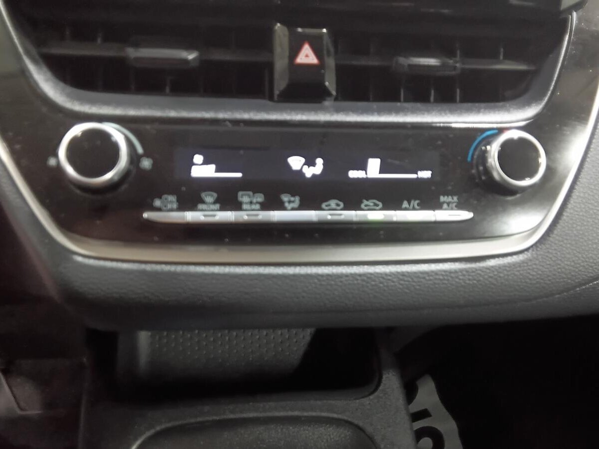 2020 Toyota Corolla - Image 16
