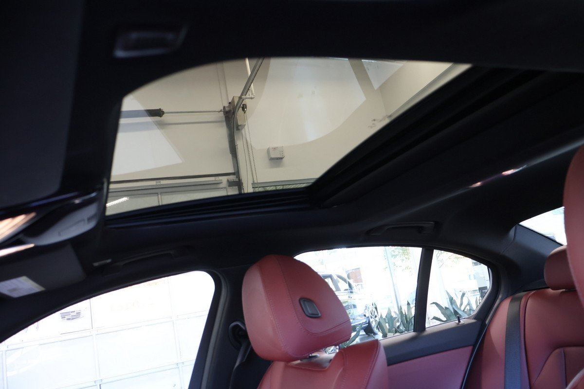 2023 BMW 3 Series - Image 6