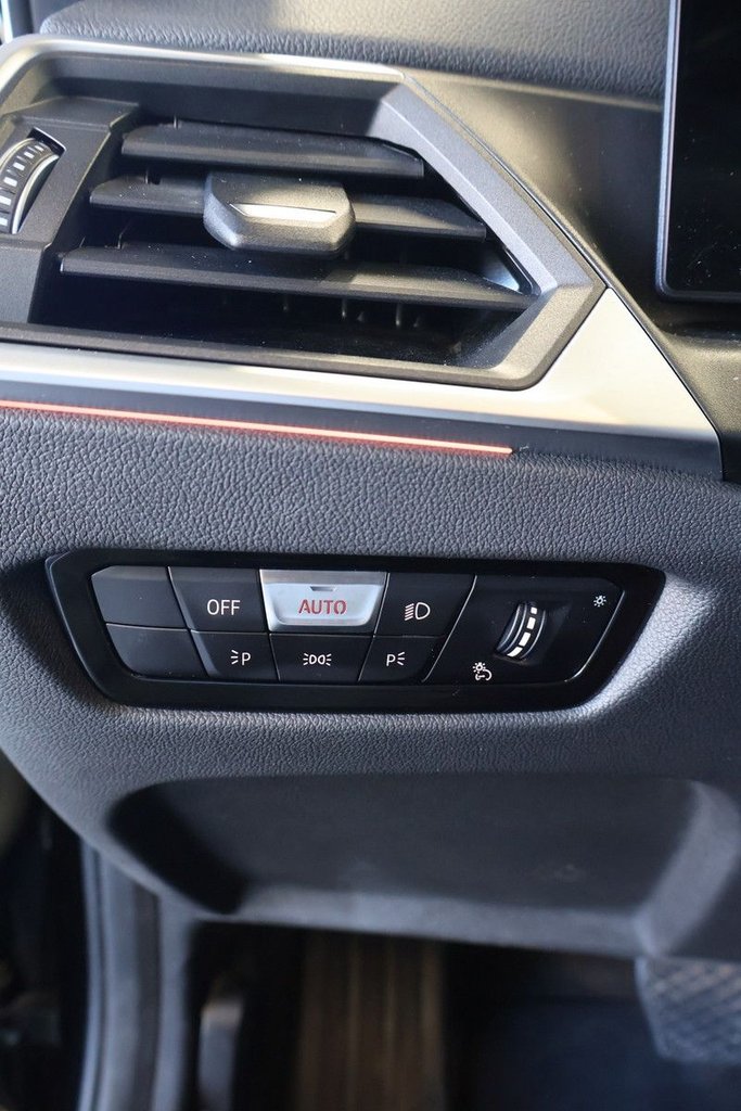 2023 BMW 3 Series - Image 21