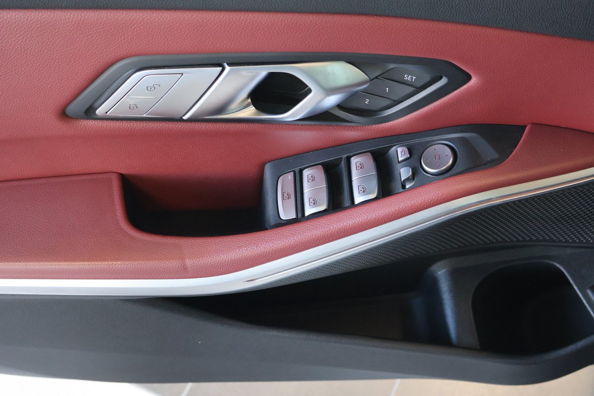 2023 BMW 3 Series - Image 22