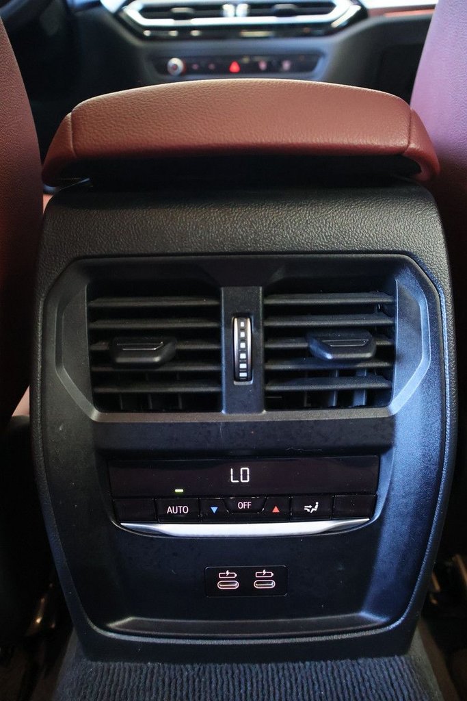 2023 BMW 3 Series - Image 24