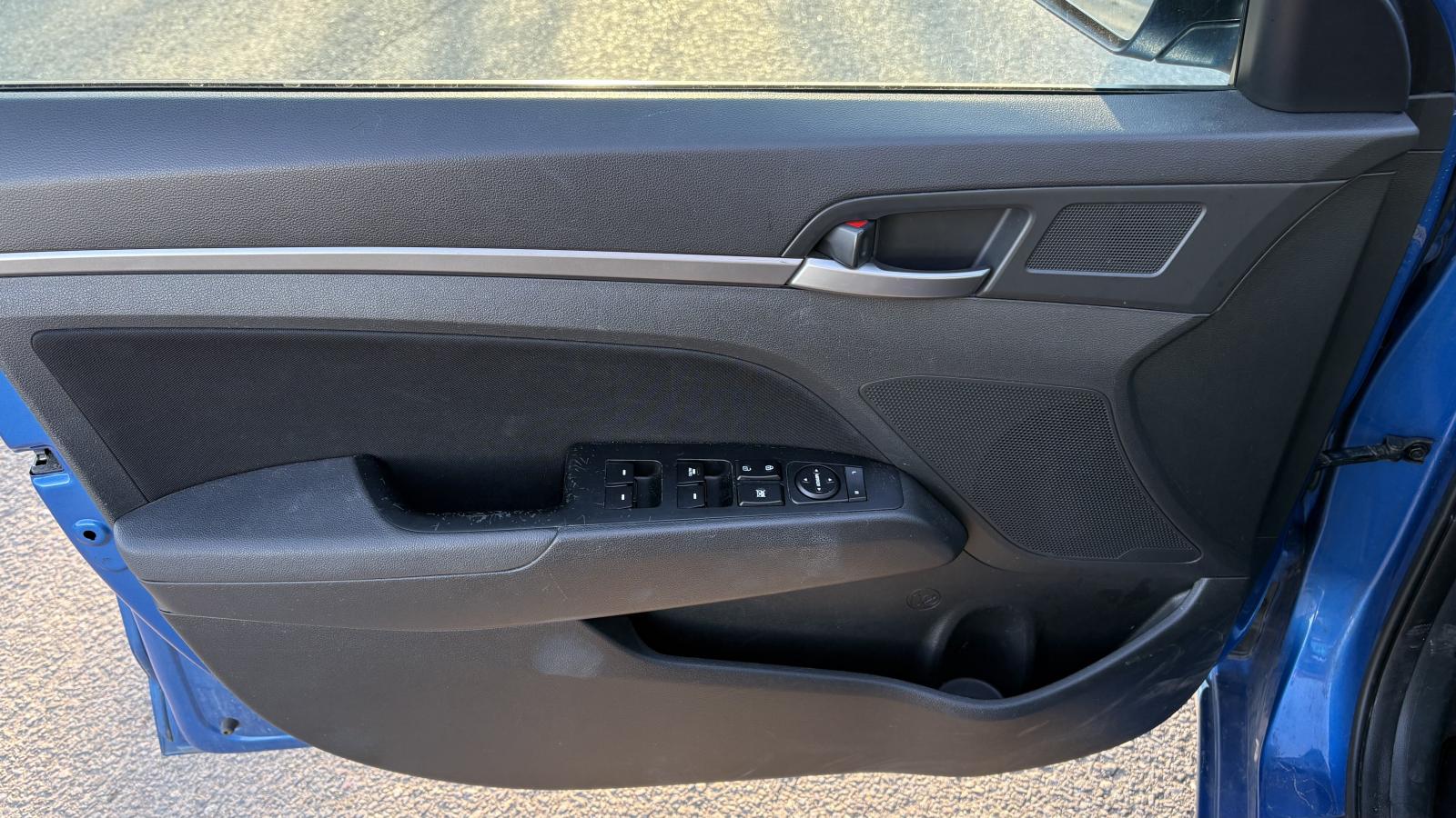 2017 Hyundai Elantra - Image 8