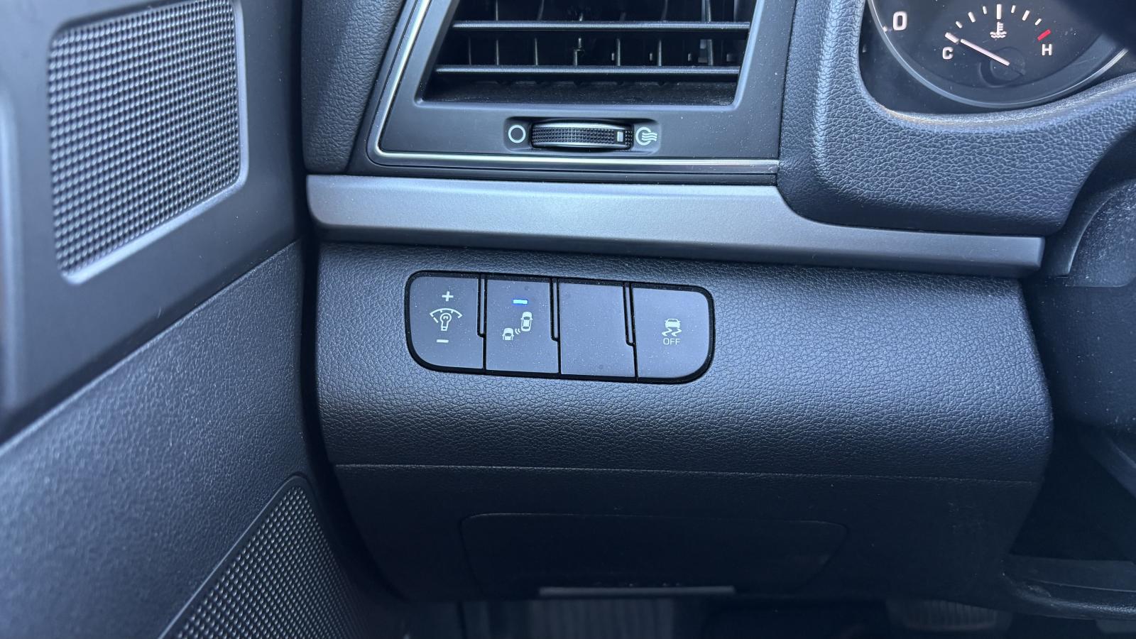 2017 Hyundai Elantra - Image 11