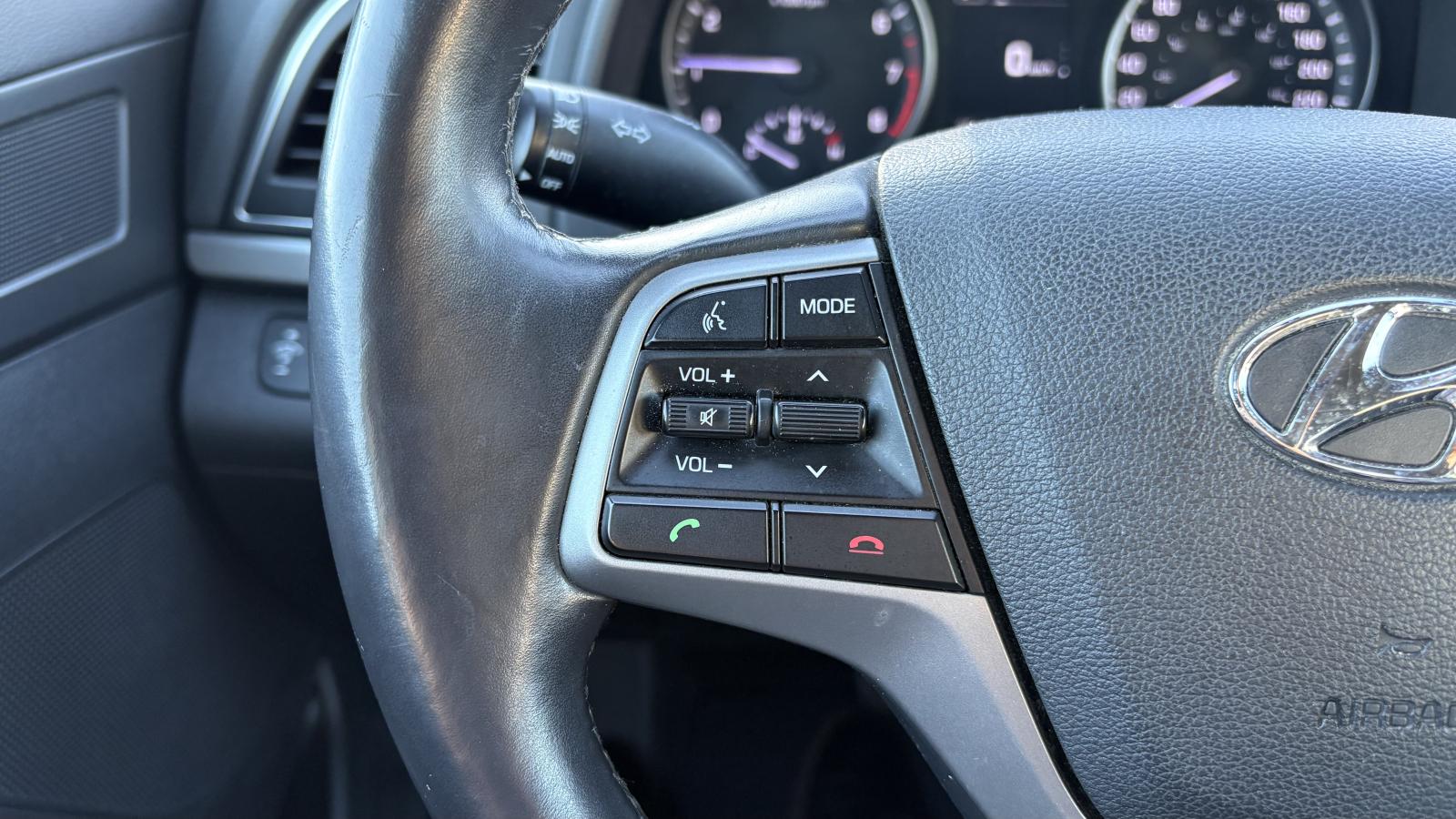 2017 Hyundai Elantra - Image 12