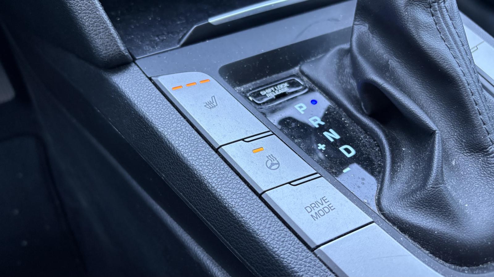 2017 Hyundai Elantra - Image 23