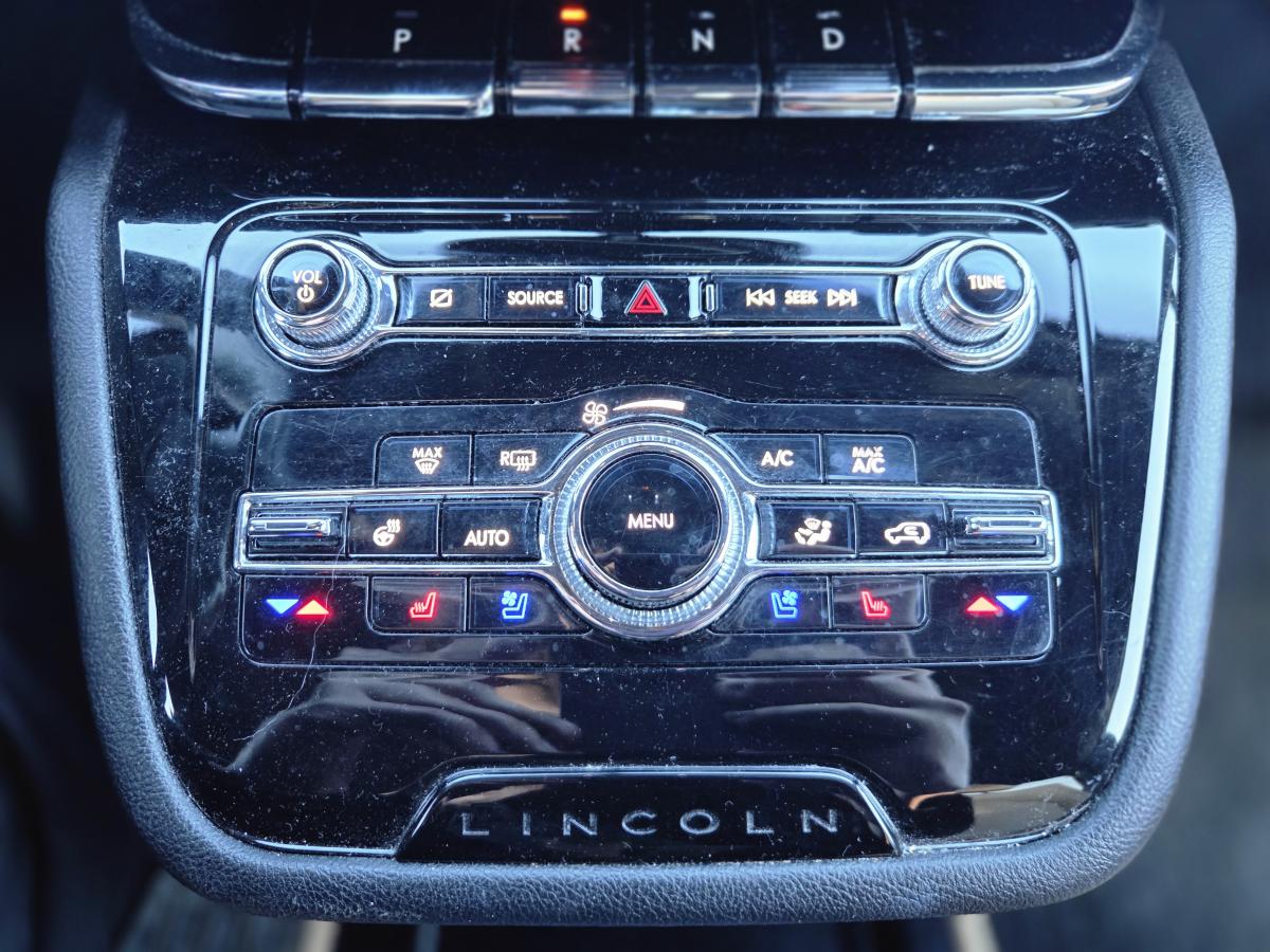 2022 Lincoln Corsair - Image 26