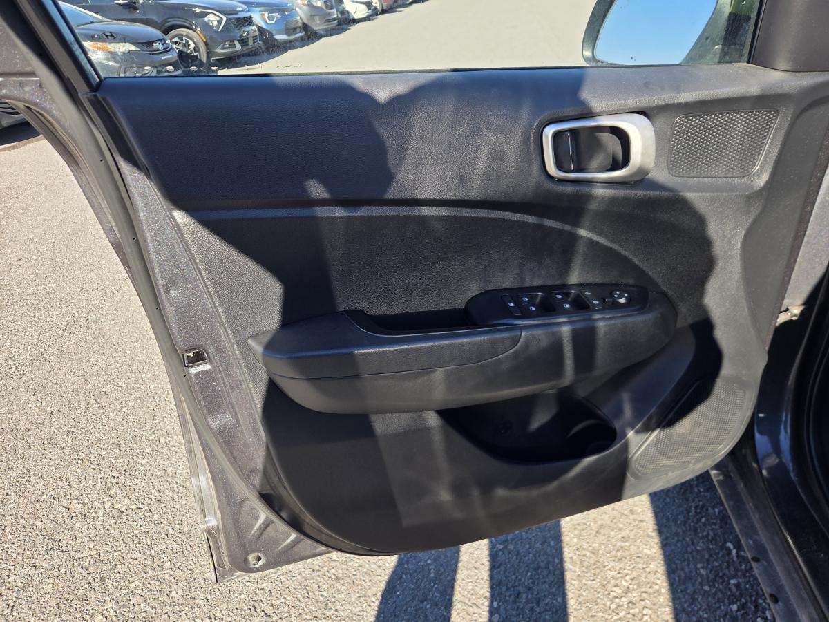 2021 Hyundai Venue - Image 9