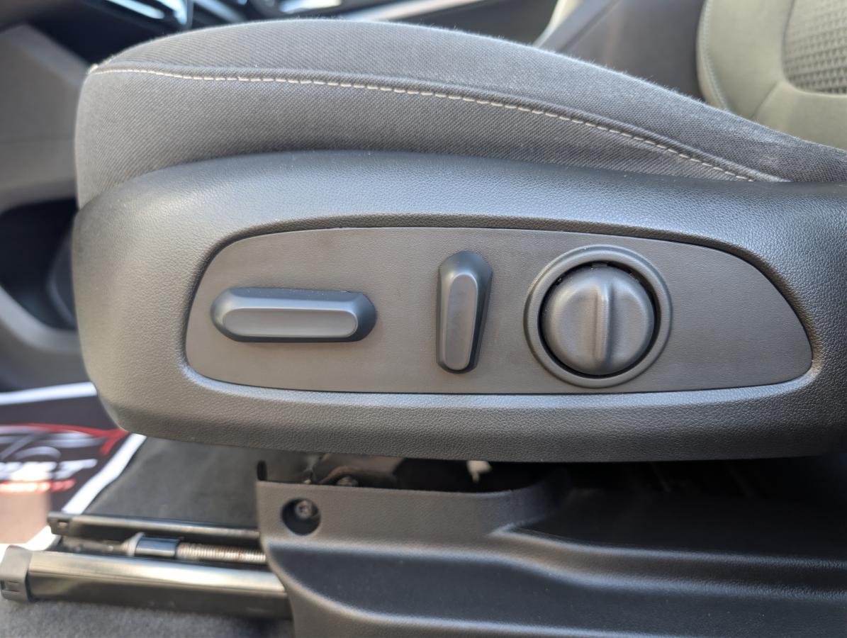 2023 Chevrolet Bolt EUV - Image 12