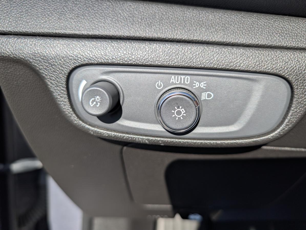 2023 Chevrolet Bolt EUV - Image 13